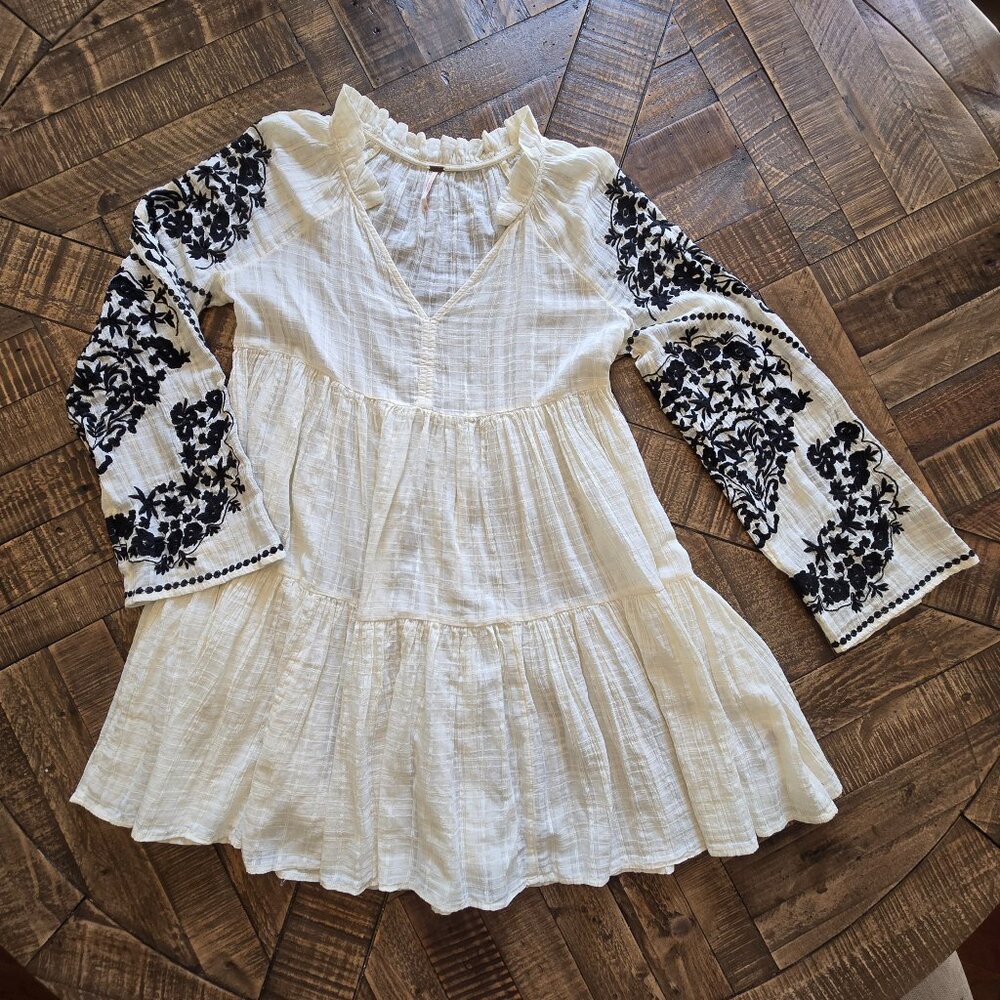 Free People Sz XS TP Embroidered Boho Cream Long Sleeve Lined Tunic